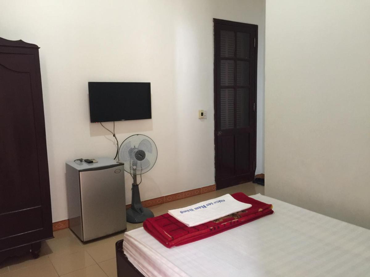 Khach San Nam Dong Hotell Dong Ha Exteriör bild